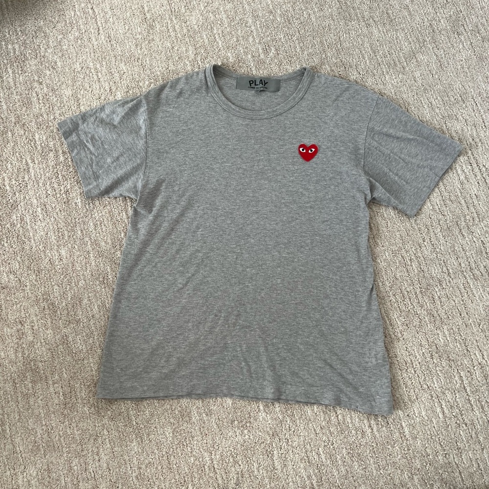 COMME DES GARÇONS CDG PLAY BASIC COLOURED T-SHIRT RED EMBLEM (GREY)